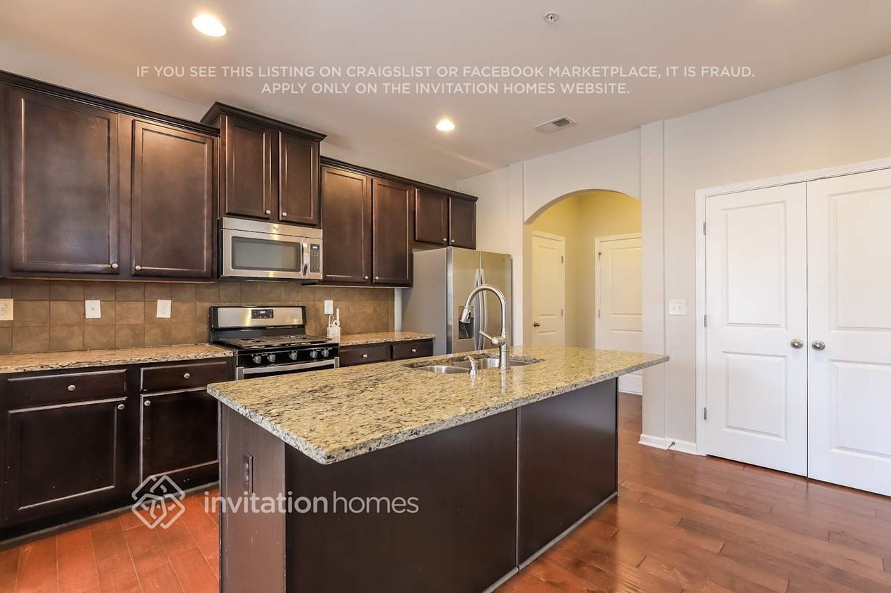 3552 Village Enclave Ln - Photo 4 of 15