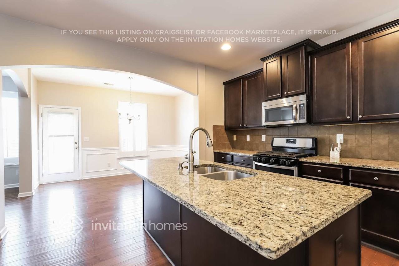 3552 Village Enclave Ln - Photo 5 of 15