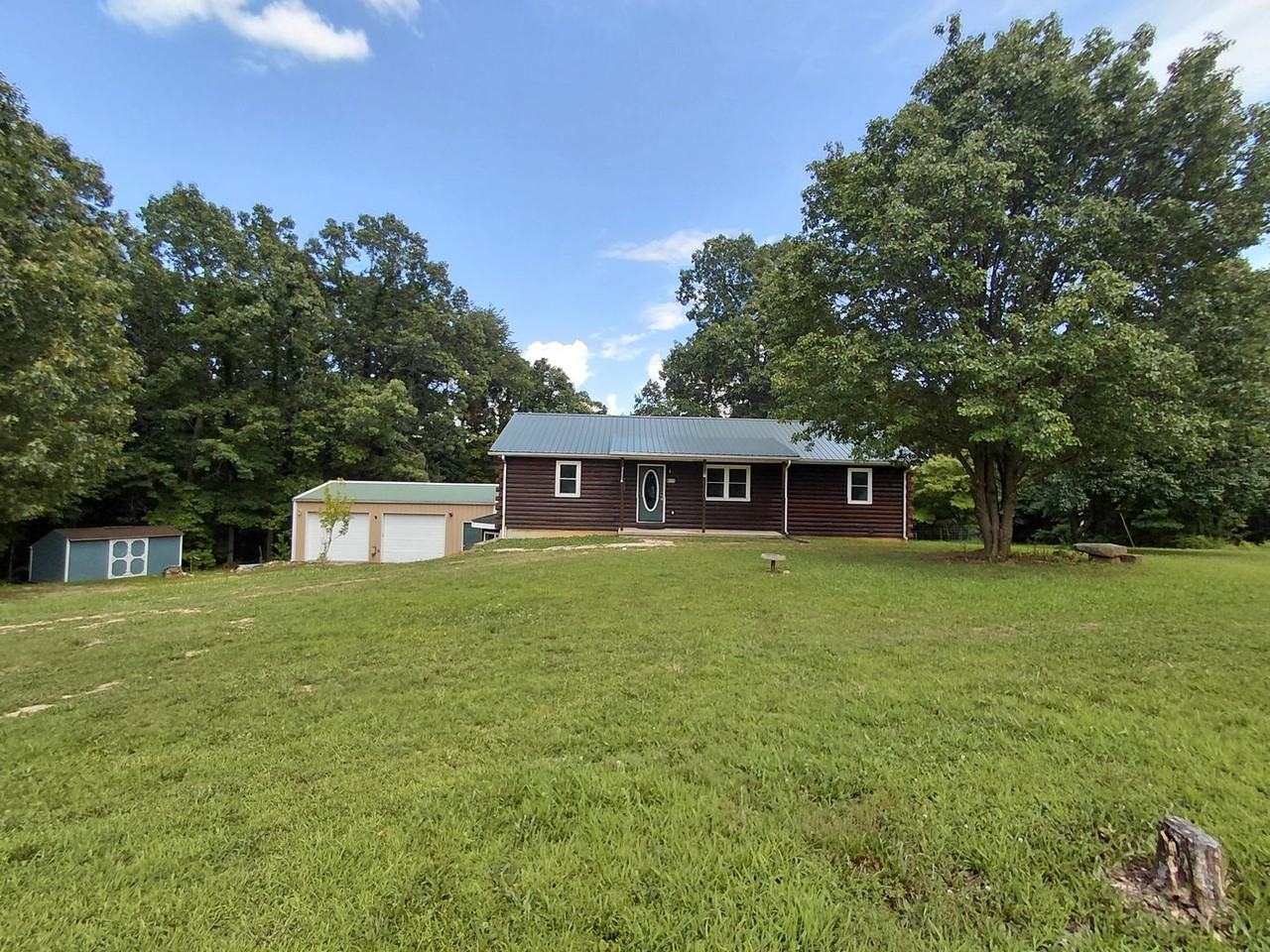 15900 Top Dr - Photo 3 of 27
