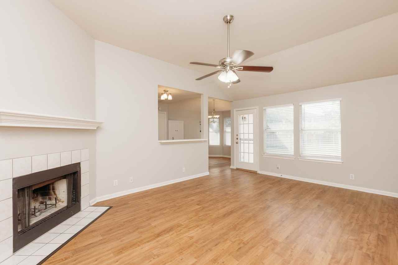 704 Red River Ln - Photo 4 of 20