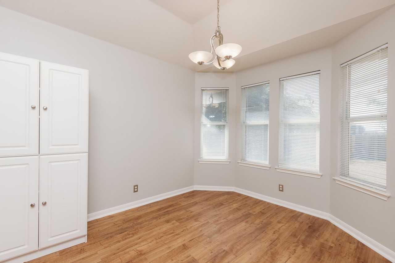 704 Red River Ln - Photo 6 of 20