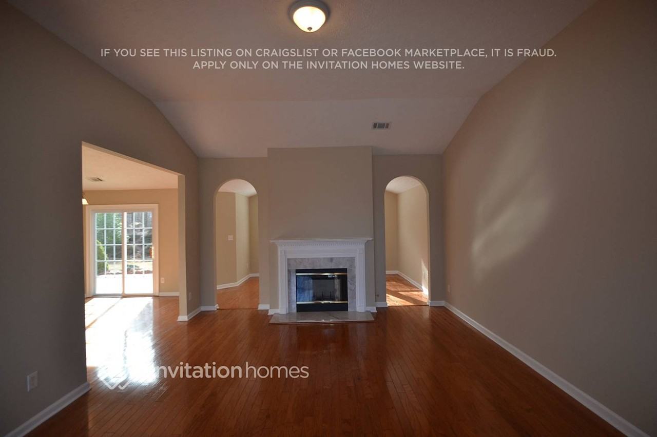 2405 Pemberton Pt - Photo 3 of 13