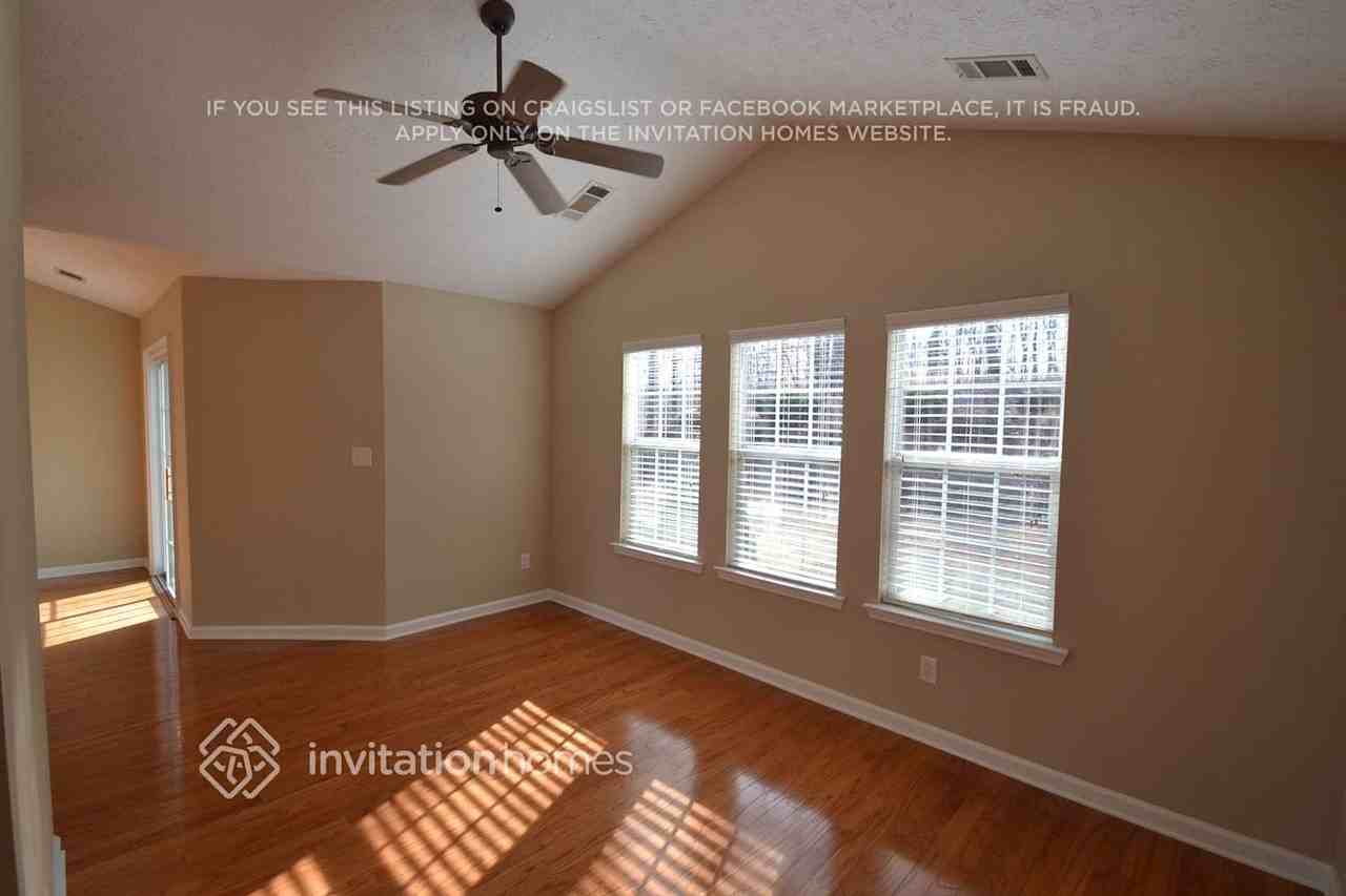 2405 Pemberton Pt - Photo 4 of 13