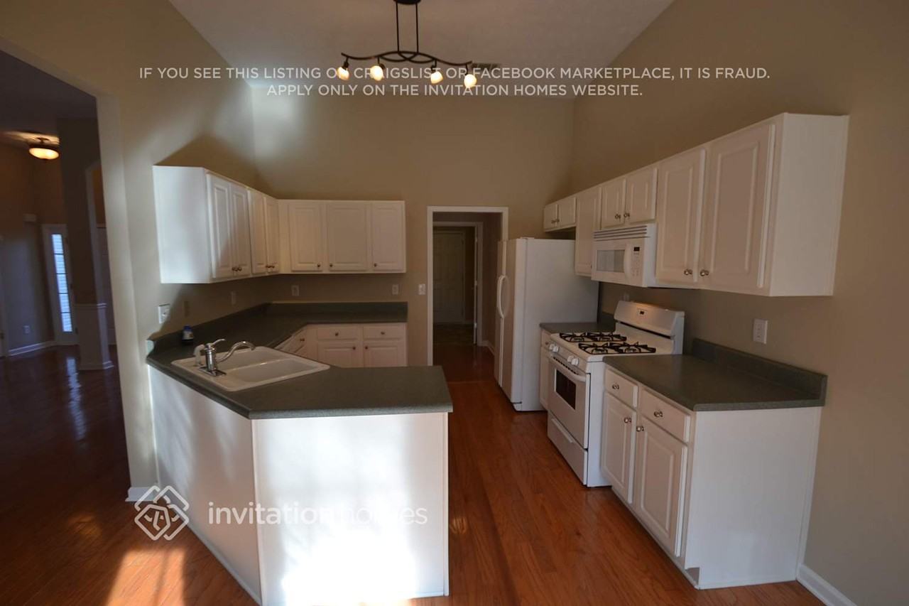 2405 Pemberton Pt - Photo 6 of 13