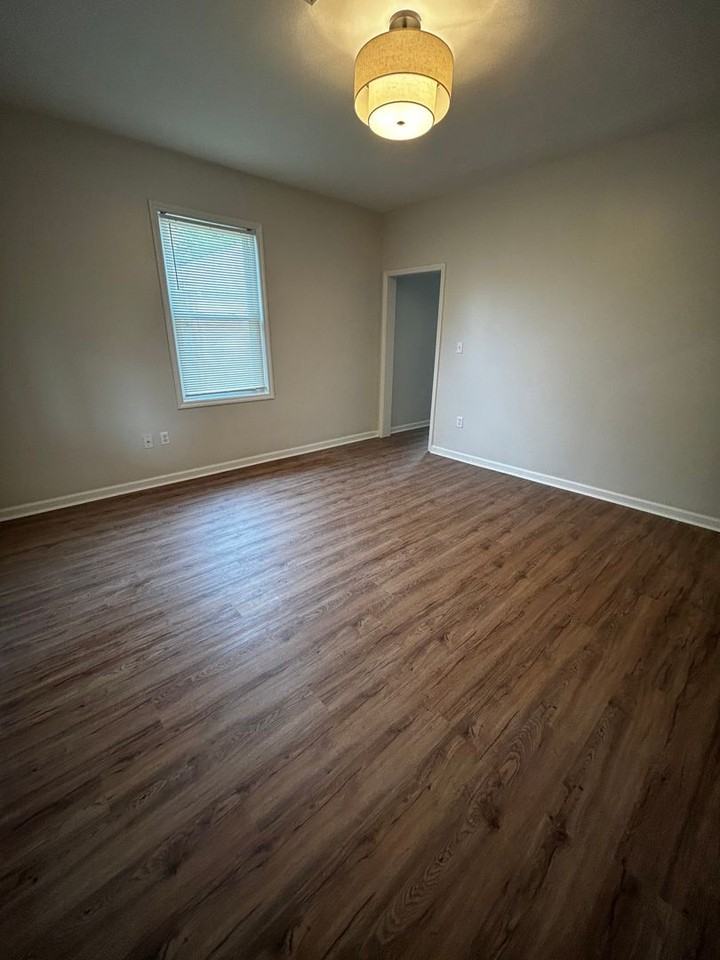 1218 Paxton St - Photo 4 of 14