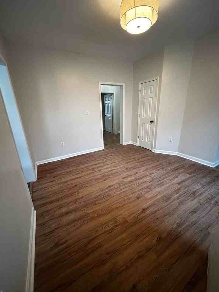 1218 Paxton St - Photo 6 of 14