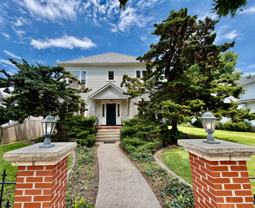 306 E Locust - Photo 1 of 1