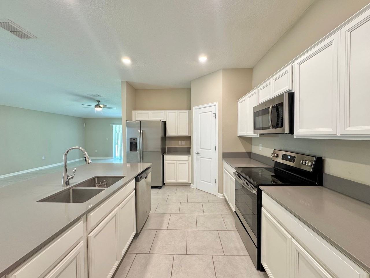 112 Pershing St - Photo 4 of 41