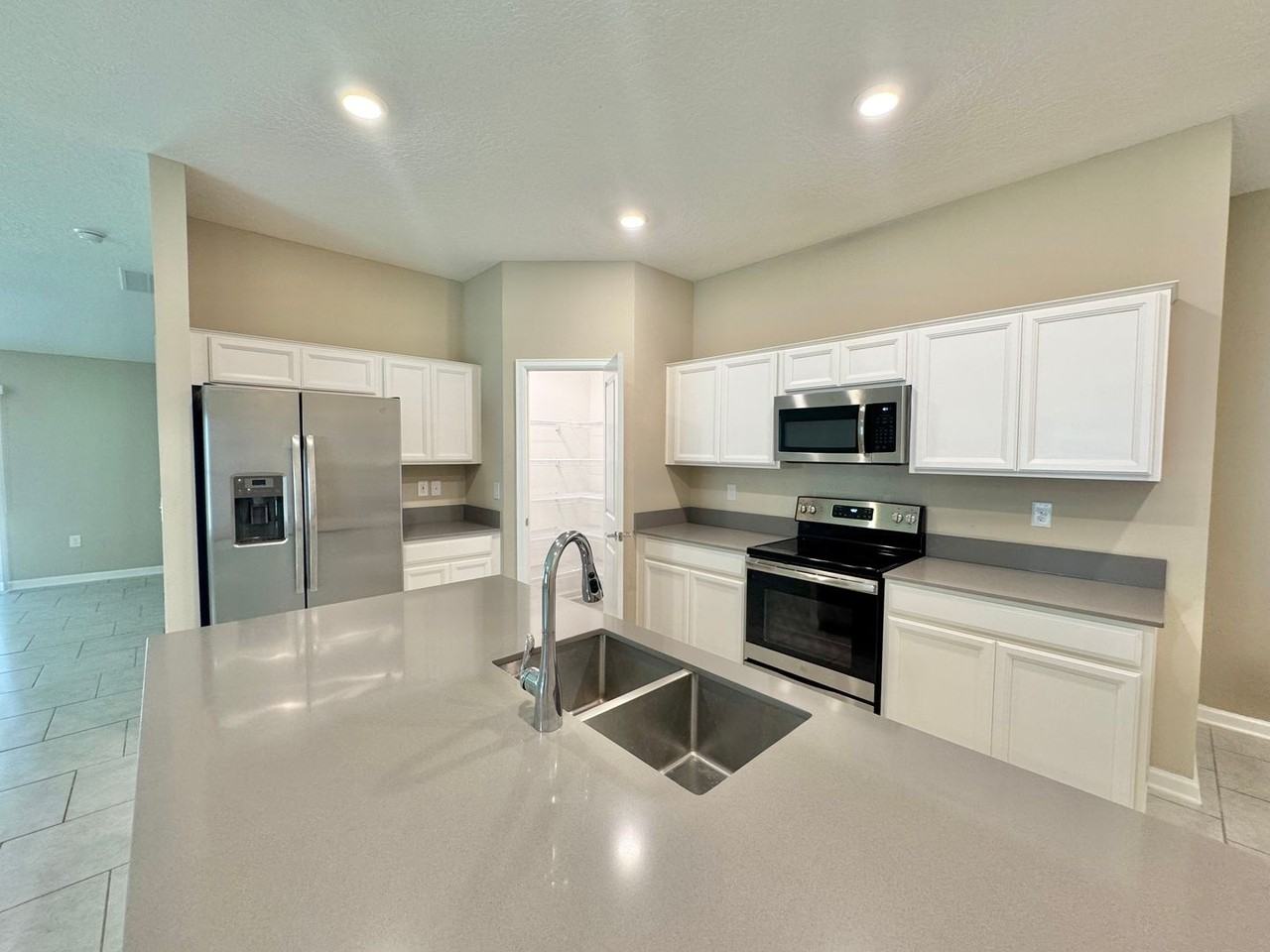 112 Pershing St - Photo 5 of 41