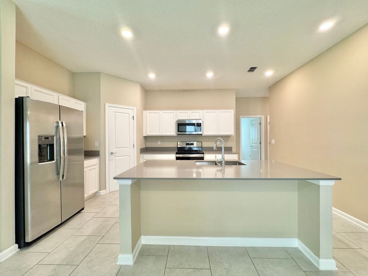 112 Pershing St - Photo 6 of 41