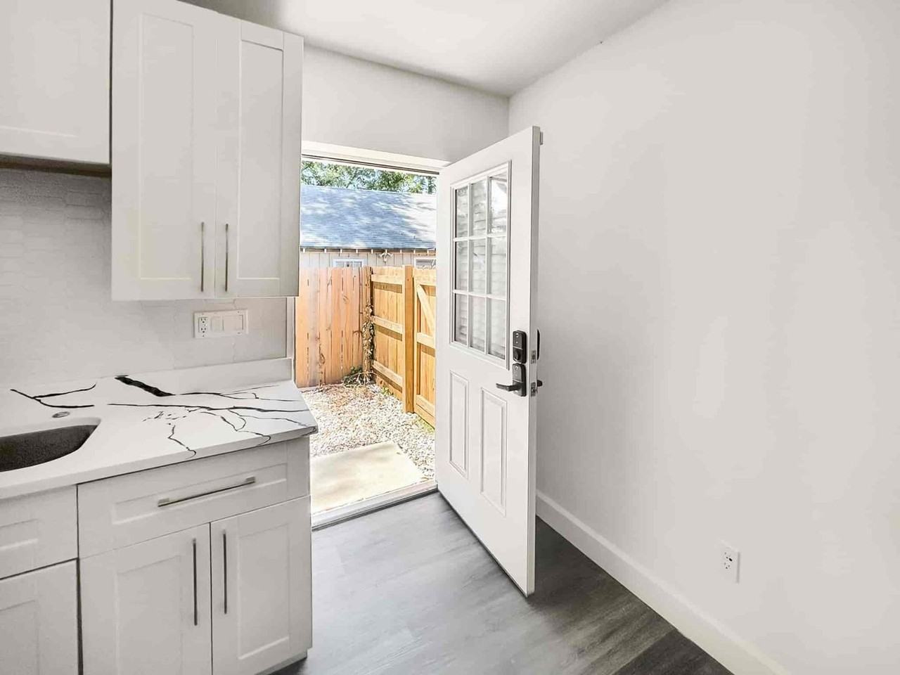 1213 Pine Grove Ave Ne - Photo 3 of 21