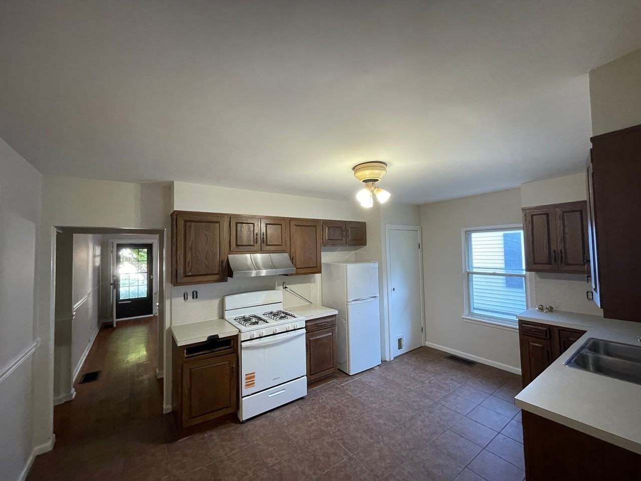 2219 S 15th St - Photo 5 of 24