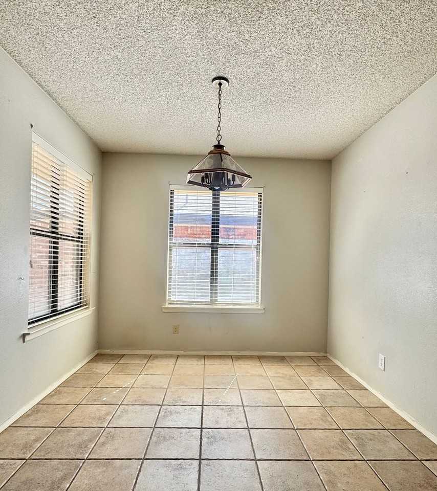 1623 Wyoming Ave - Photo 7 of 10