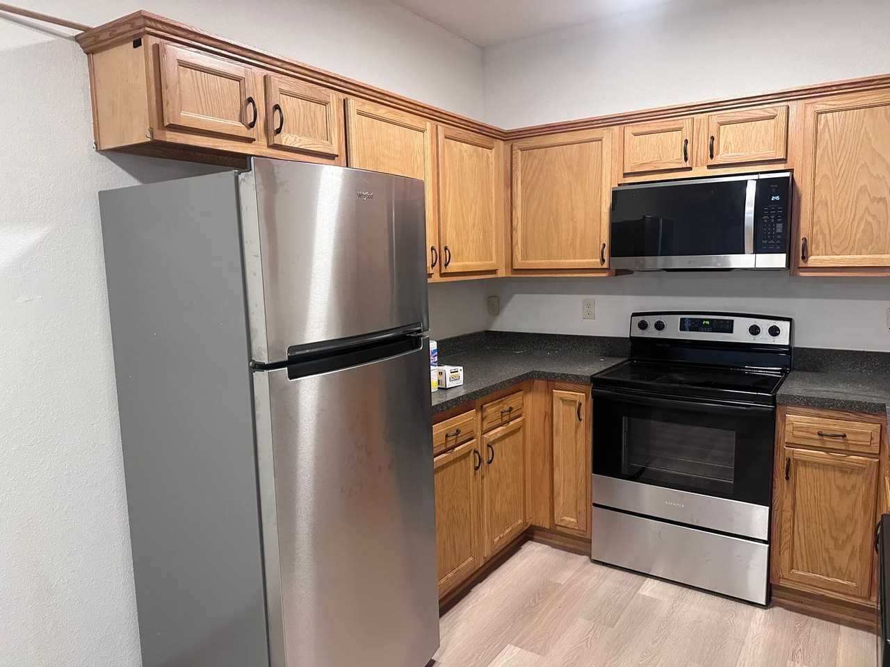 905 Ne Deer Creek Dr - Photo 2 of 8