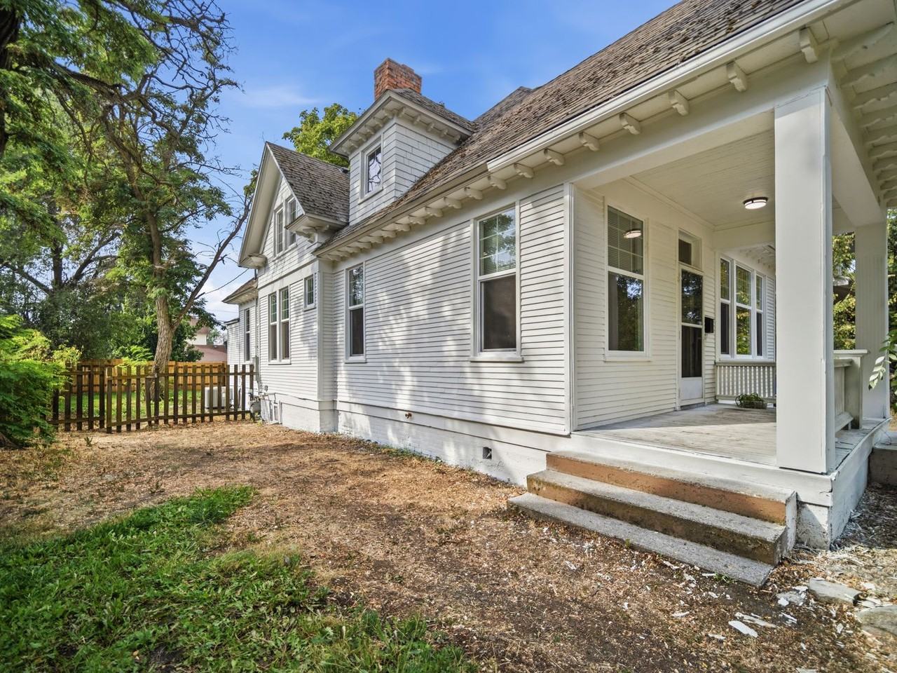 728 E Indiana Ave - Photo 5 of 50