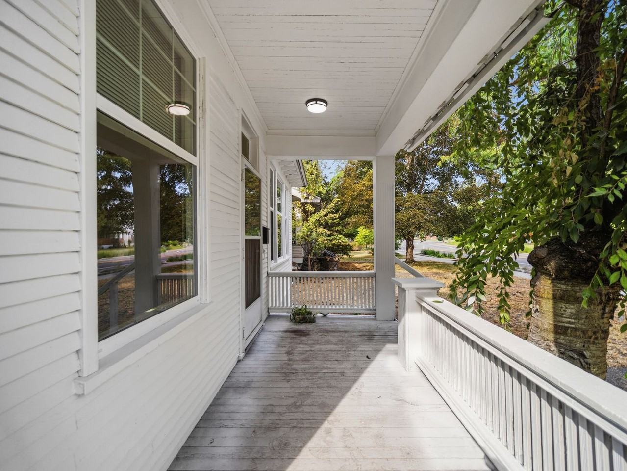 728 E Indiana Ave - Photo 6 of 50