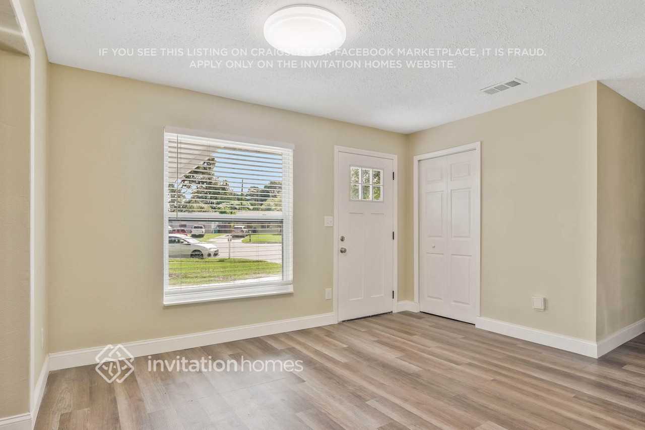4262 Schank Ct - Photo 4 of 22