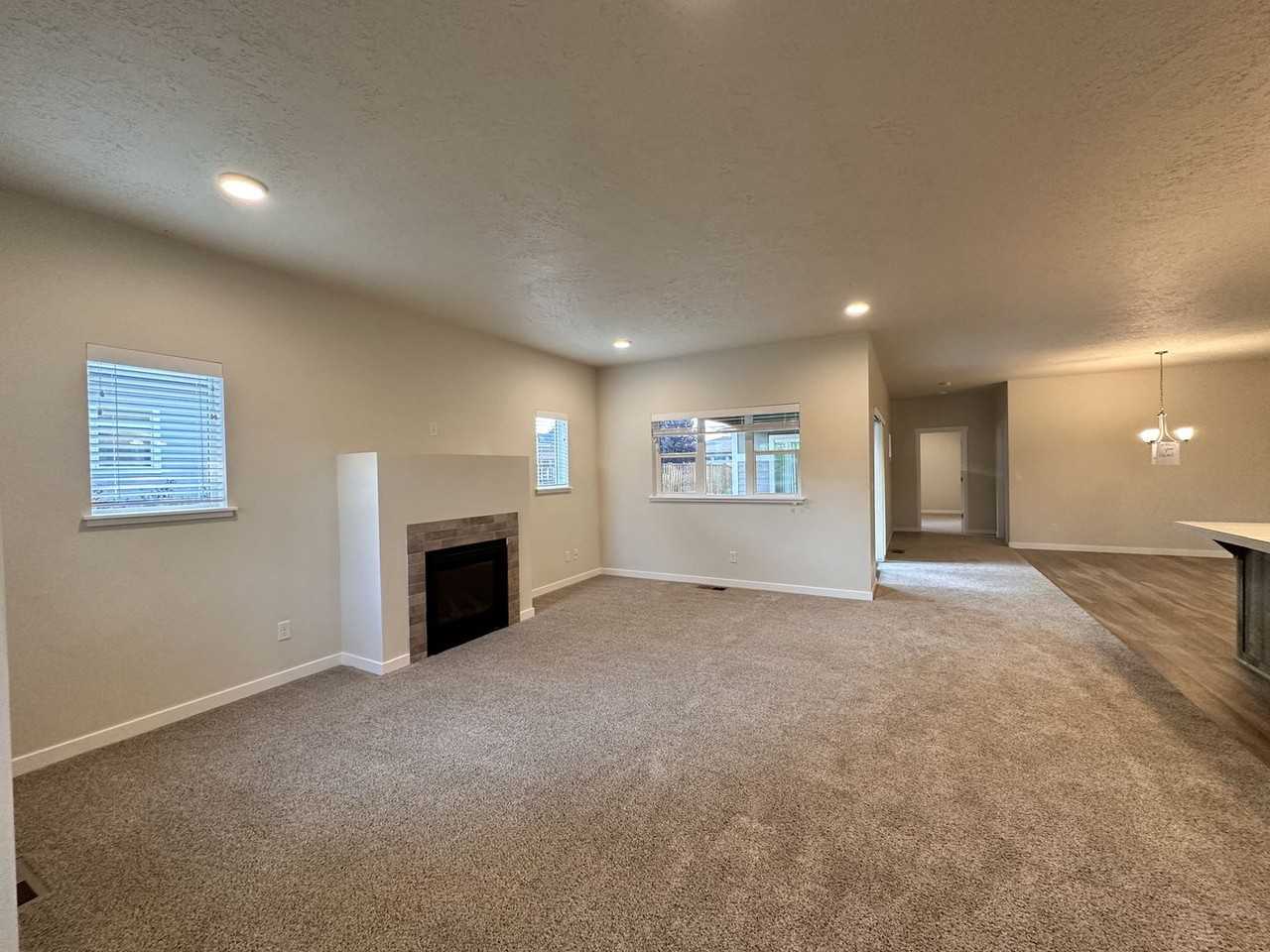 742 Ne Union Loop - Photo 4 of 50