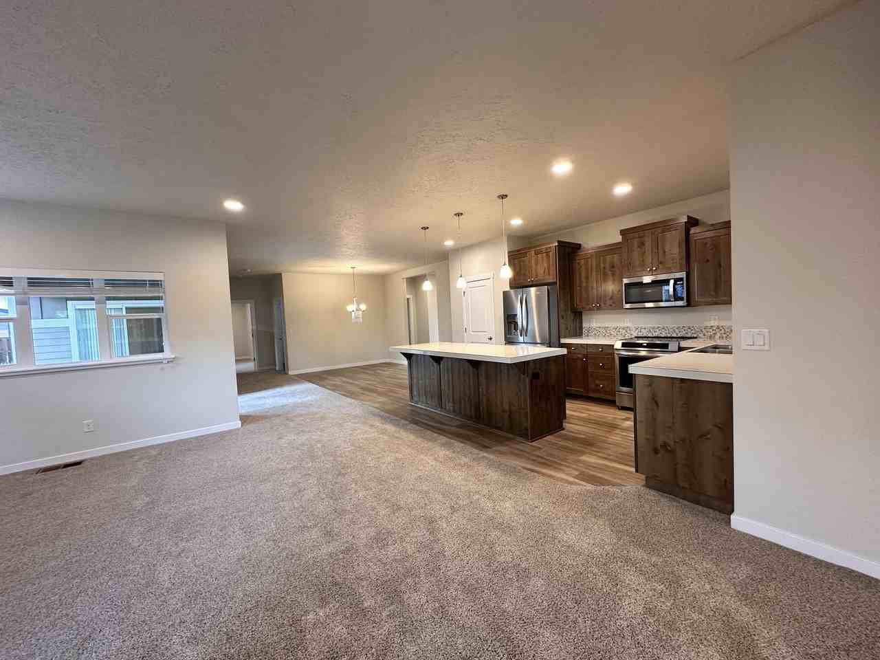 742 Ne Union Loop - Photo 6 of 50