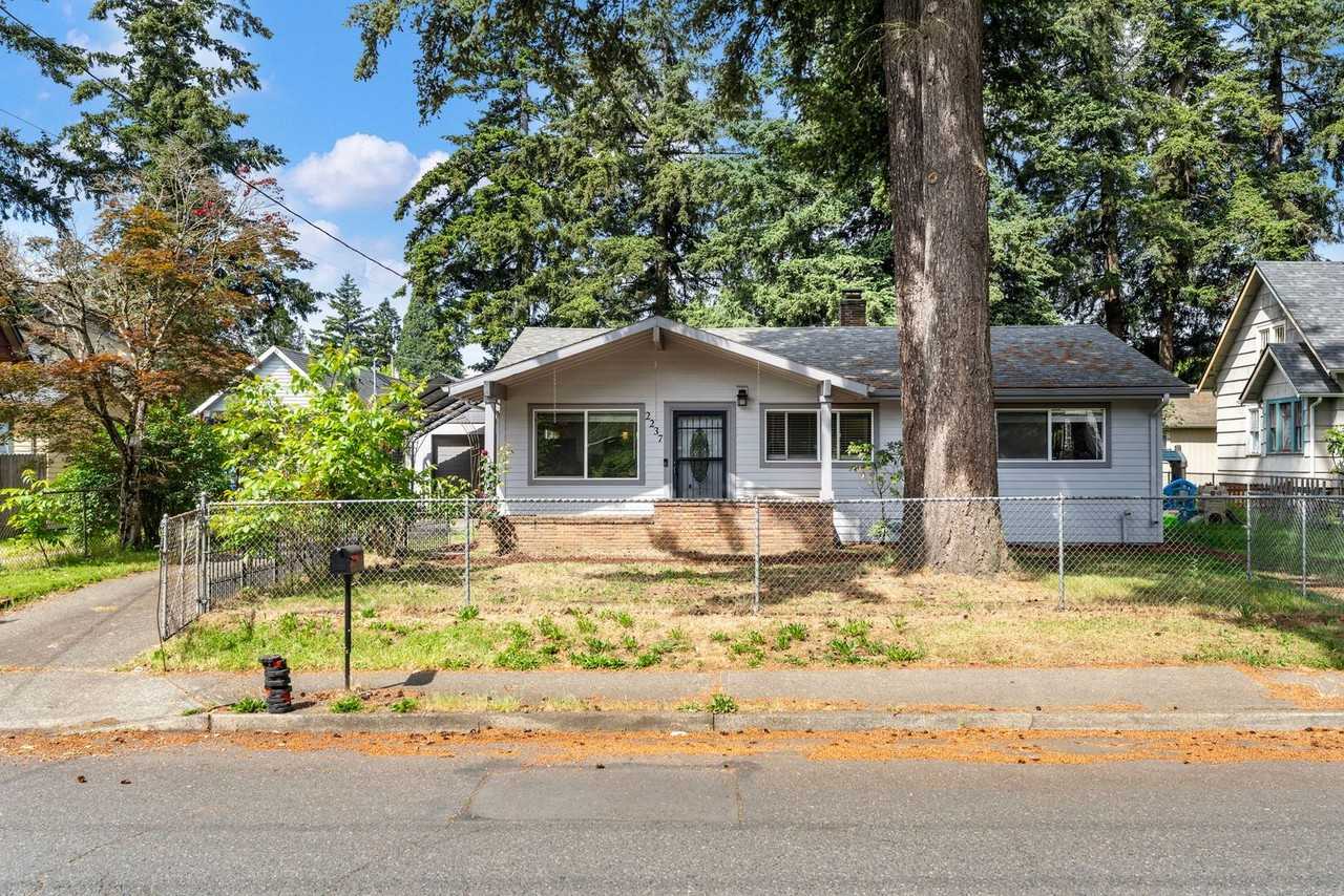 2237 Se 139th Ave - Photo 2 of 50