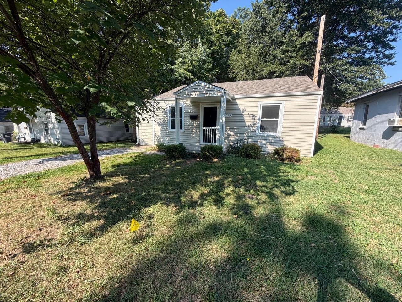 1013 Jefferson St - Photo 2 of 12