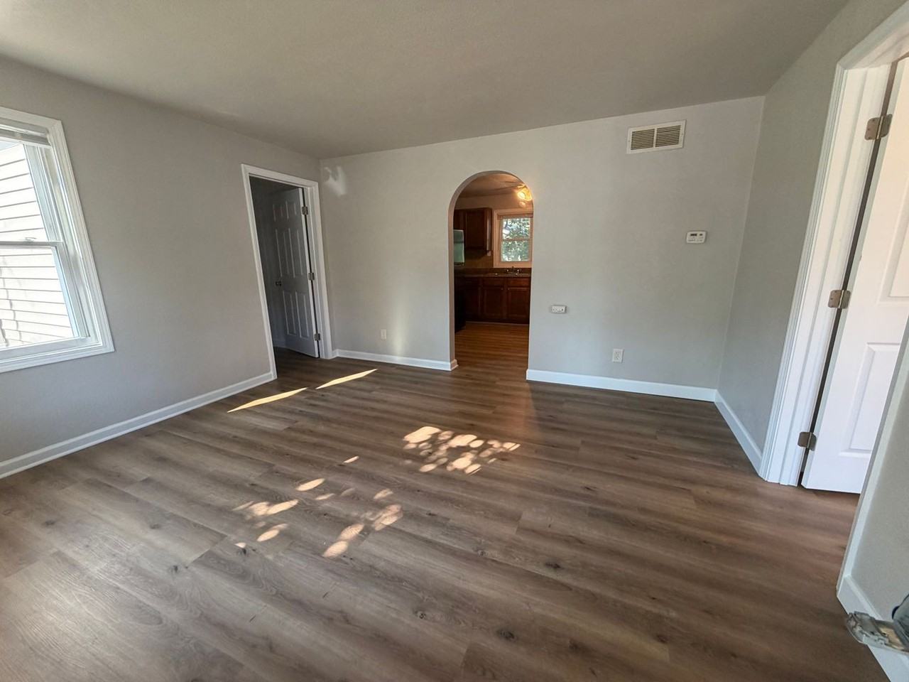1013 Jefferson St - Photo 3 of 12