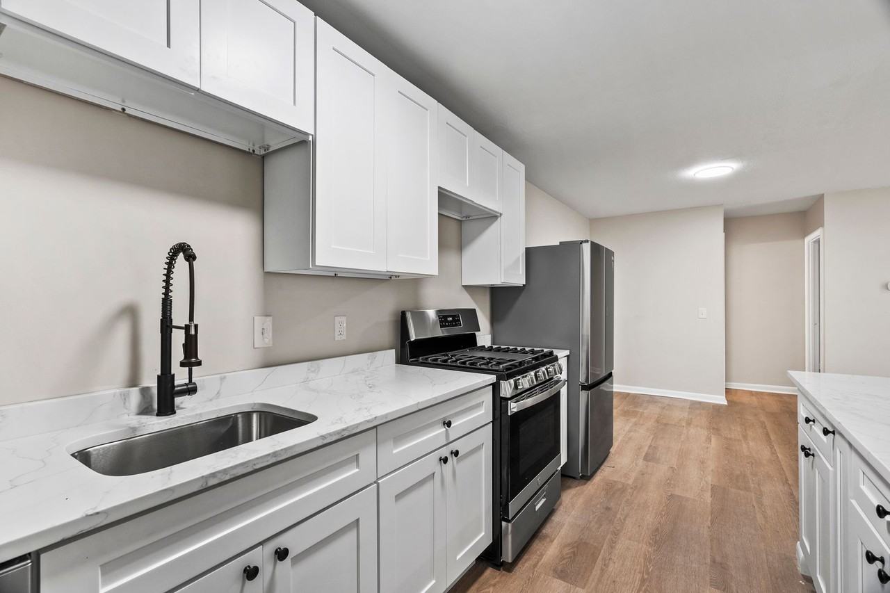 383-385 Oaklawn Ave - Photo 2 of 22