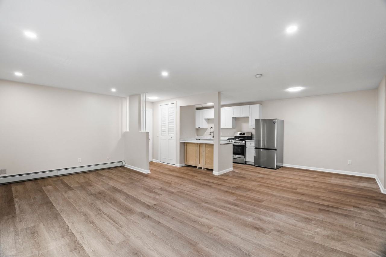 383-385 Oaklawn Ave - Photo 3 of 22