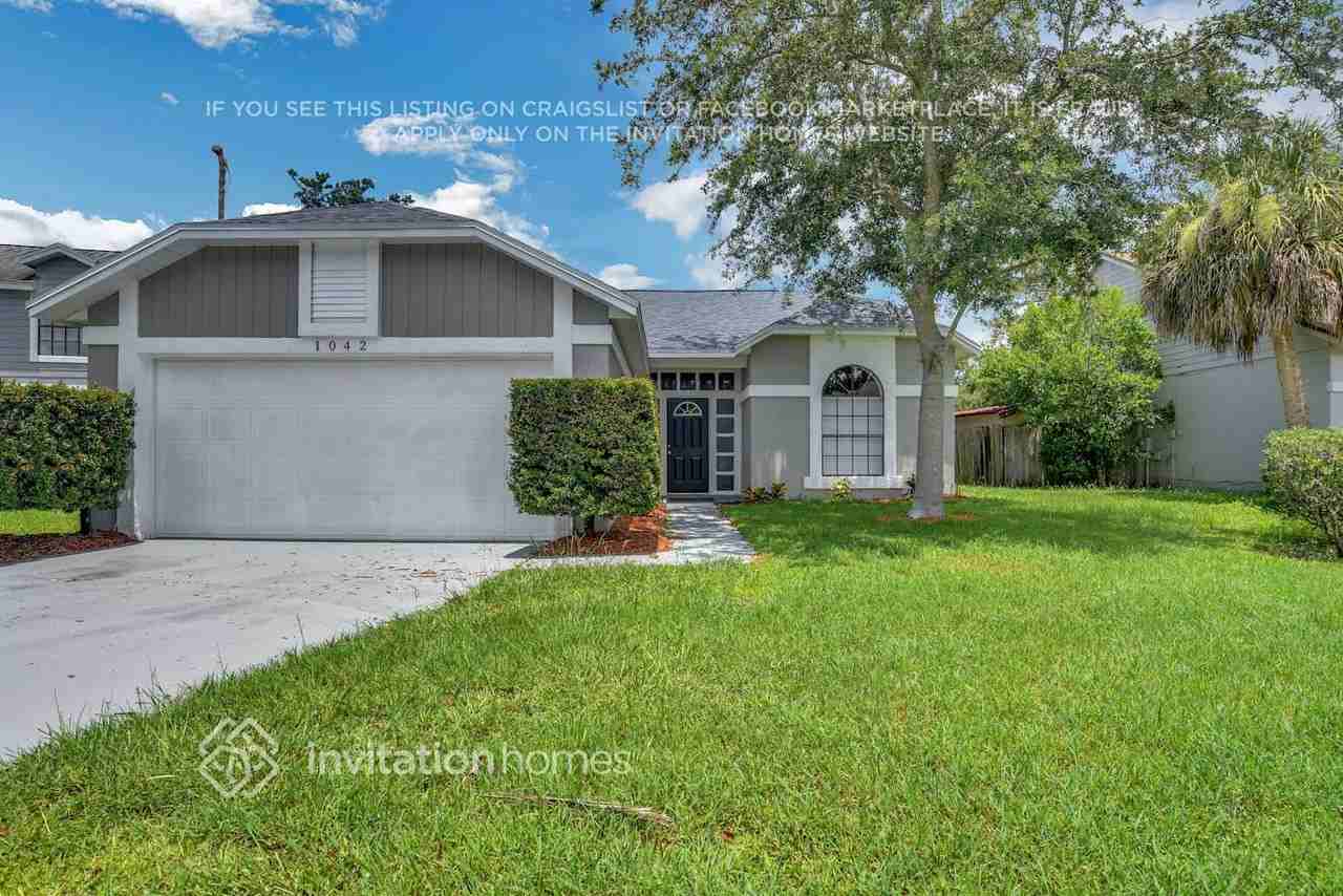 1042 Covington St - Photo 3 of 31