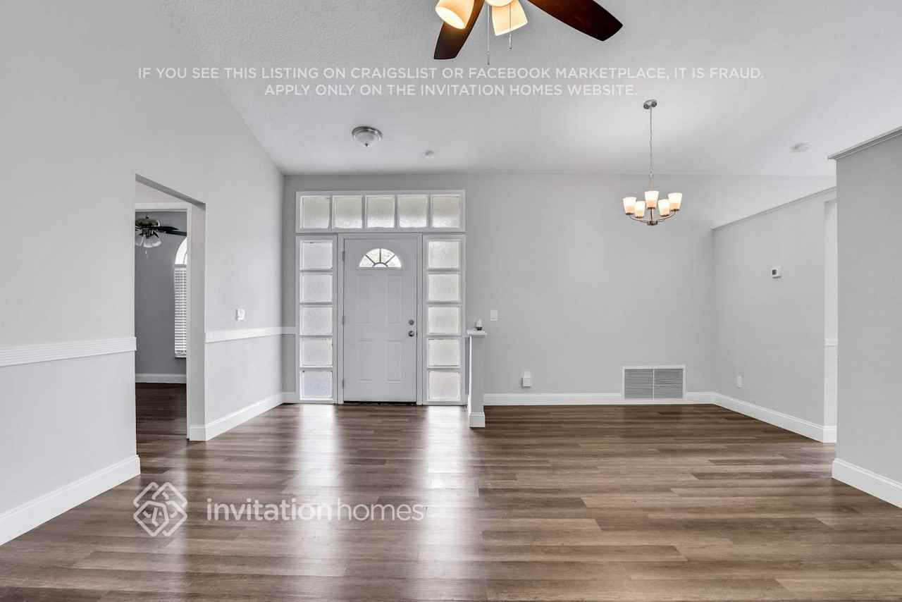 1042 Covington St - Photo 4 of 31