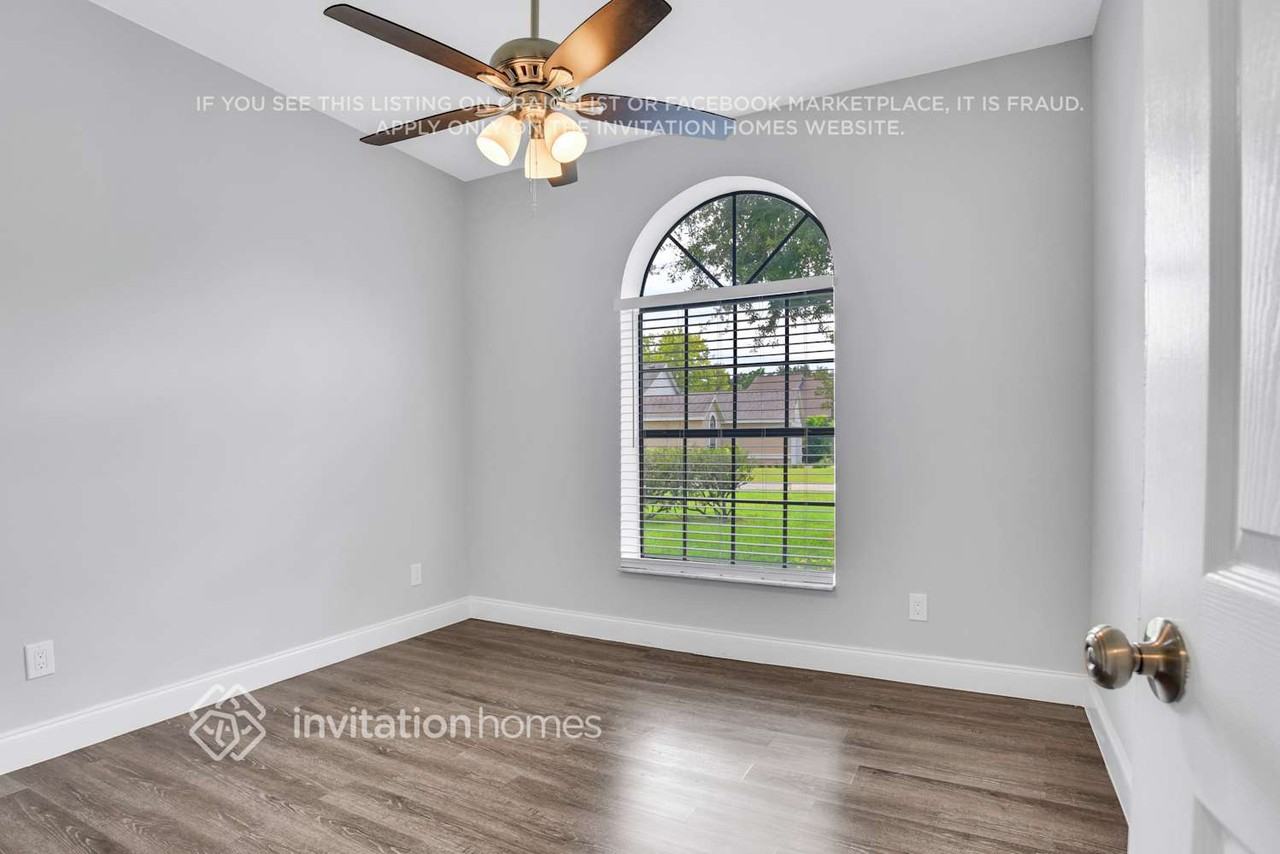1042 Covington St - Photo 6 of 31