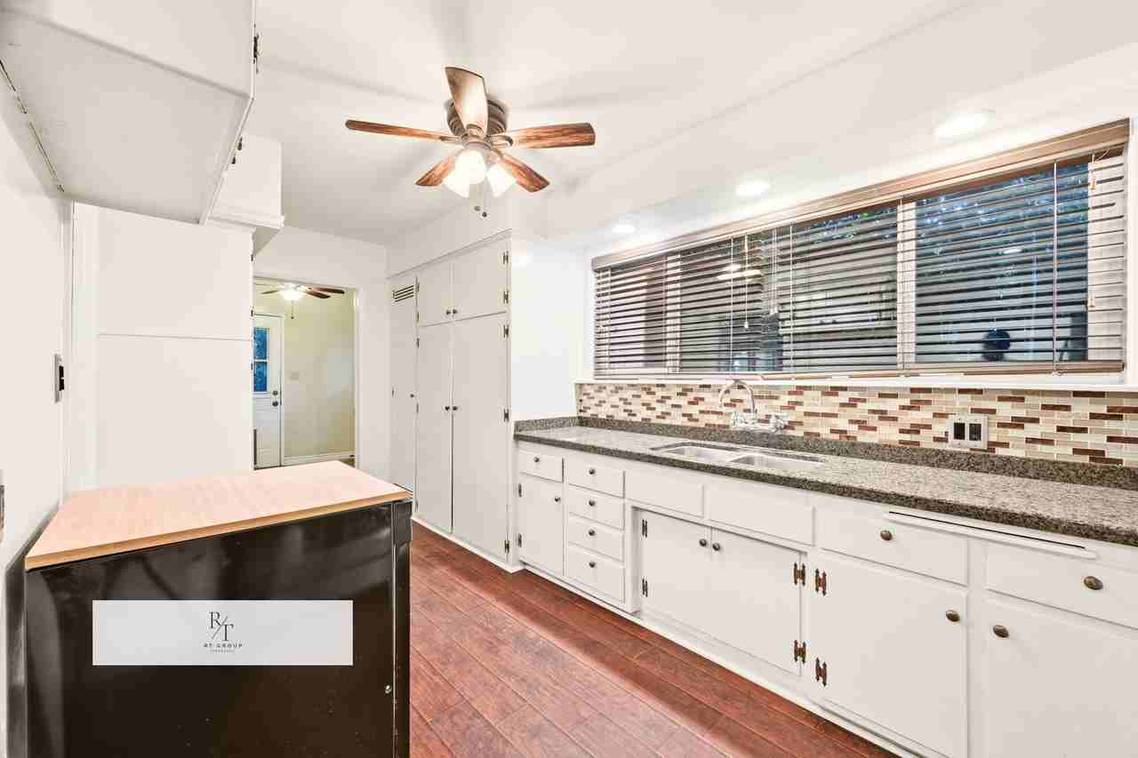 6928 Vanscoy Ave - Photo 6 of 36