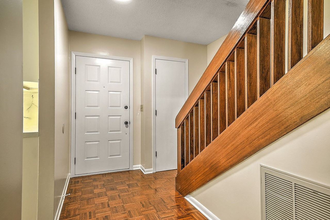 501 Manor Dr - Photo 3 of 31