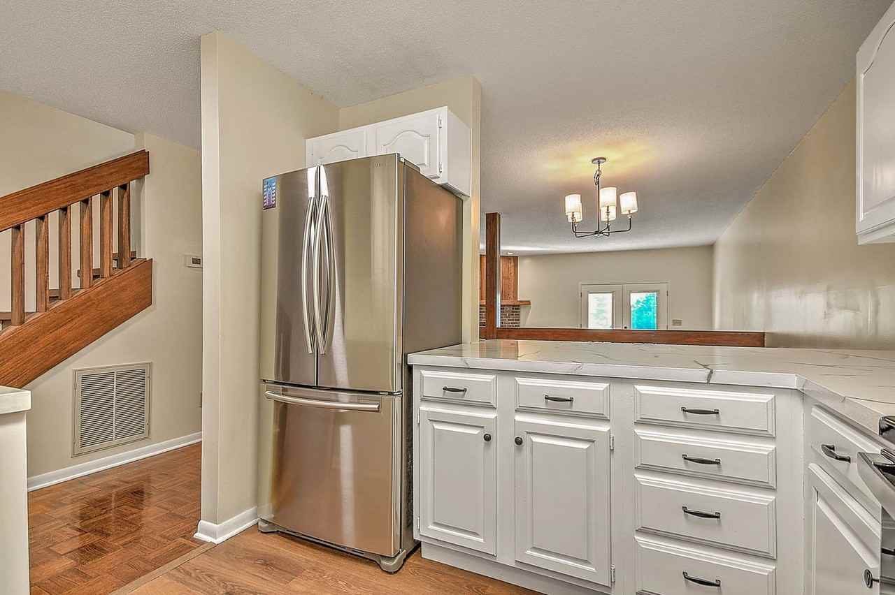 501 Manor Dr - Photo 7 of 31