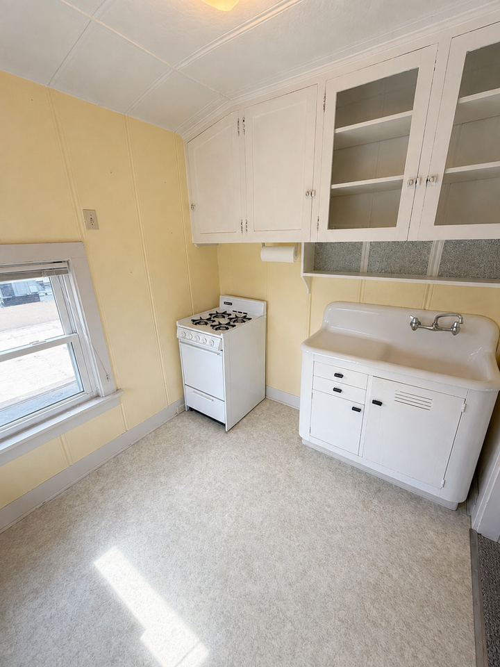 4428 E Superior St - Photo 7 of 12