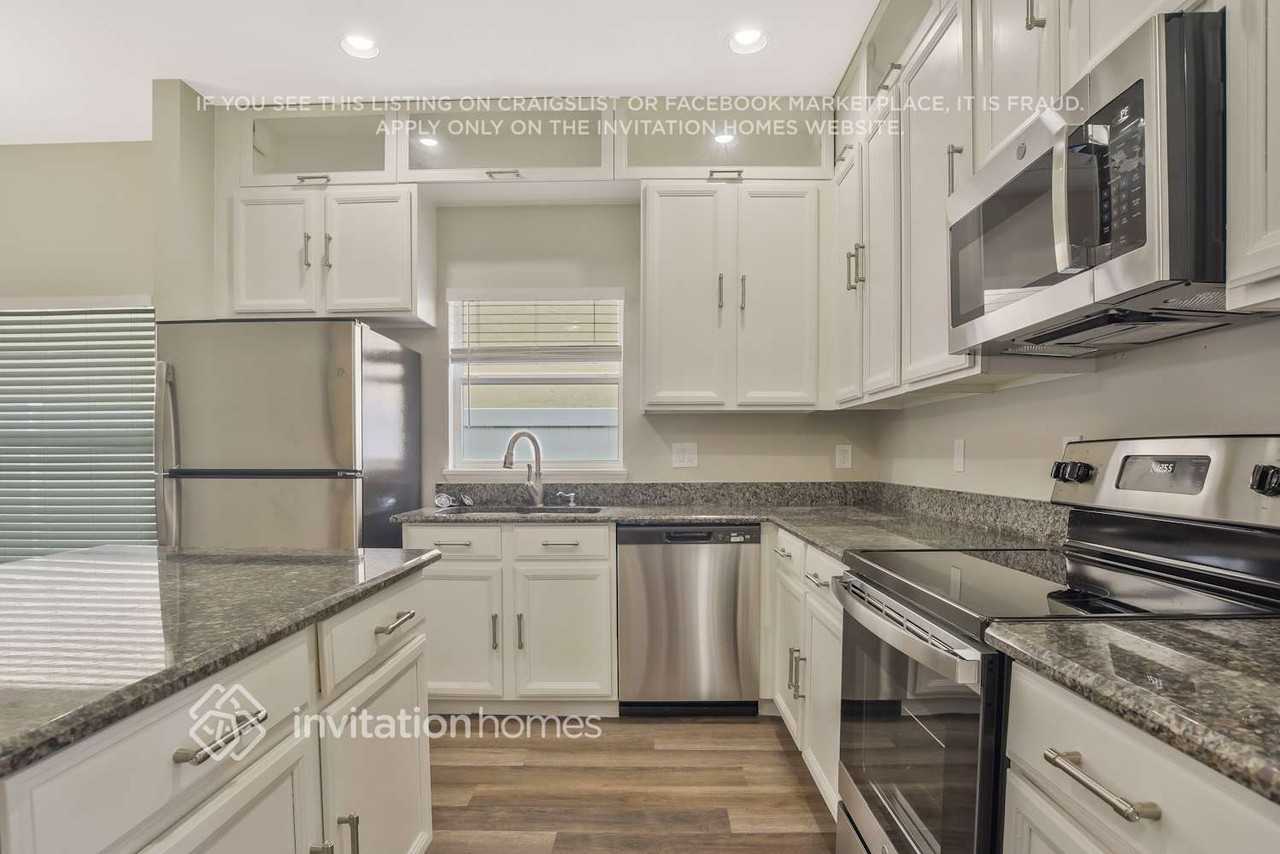 7945 Riffle Ln - Photo 5 of 29