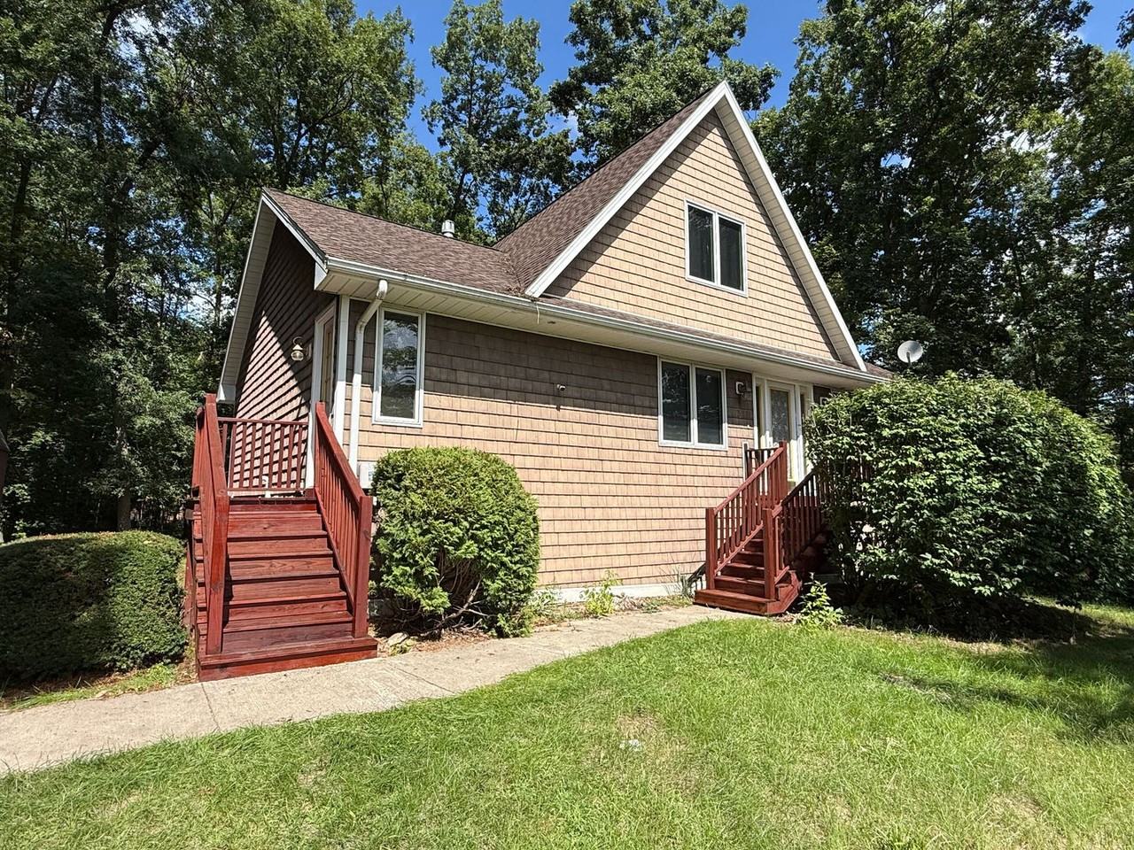 7366 Surrey Dr - Photo 2 of 35
