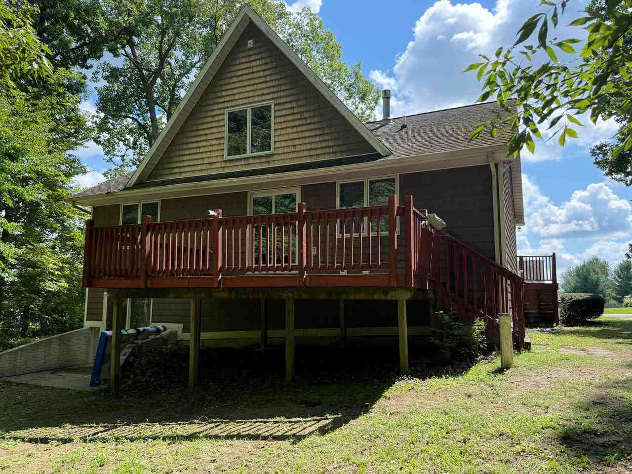 7366 Surrey Dr - Photo 5 of 35