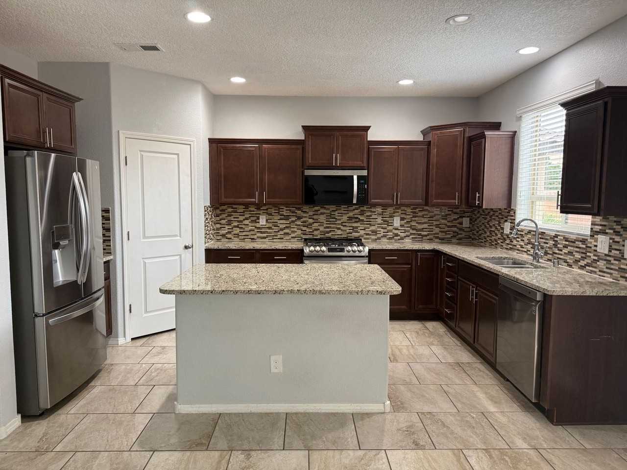 5909 Mafraq Ave Nw - Photo 4 of 21