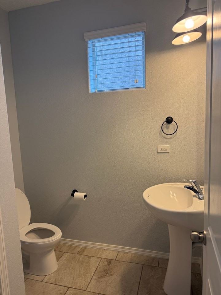 5909 Mafraq Ave Nw - Photo 6 of 21