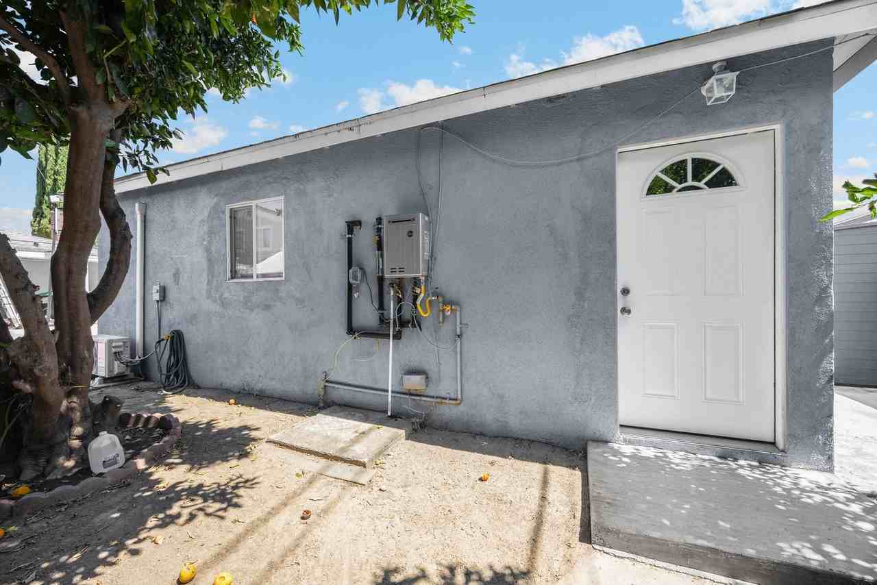 14016 Anola St #A - Photo 4 of 16