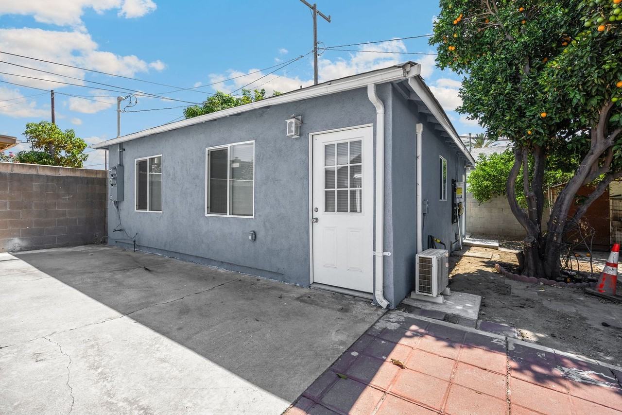 14016 Anola St #A - Photo 5 of 16