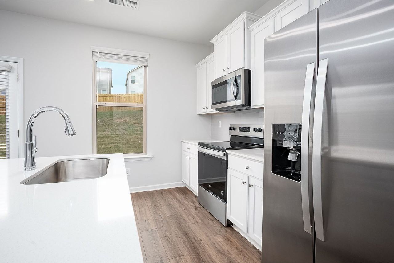2626 Jansen Ave - Photo 4 of 36