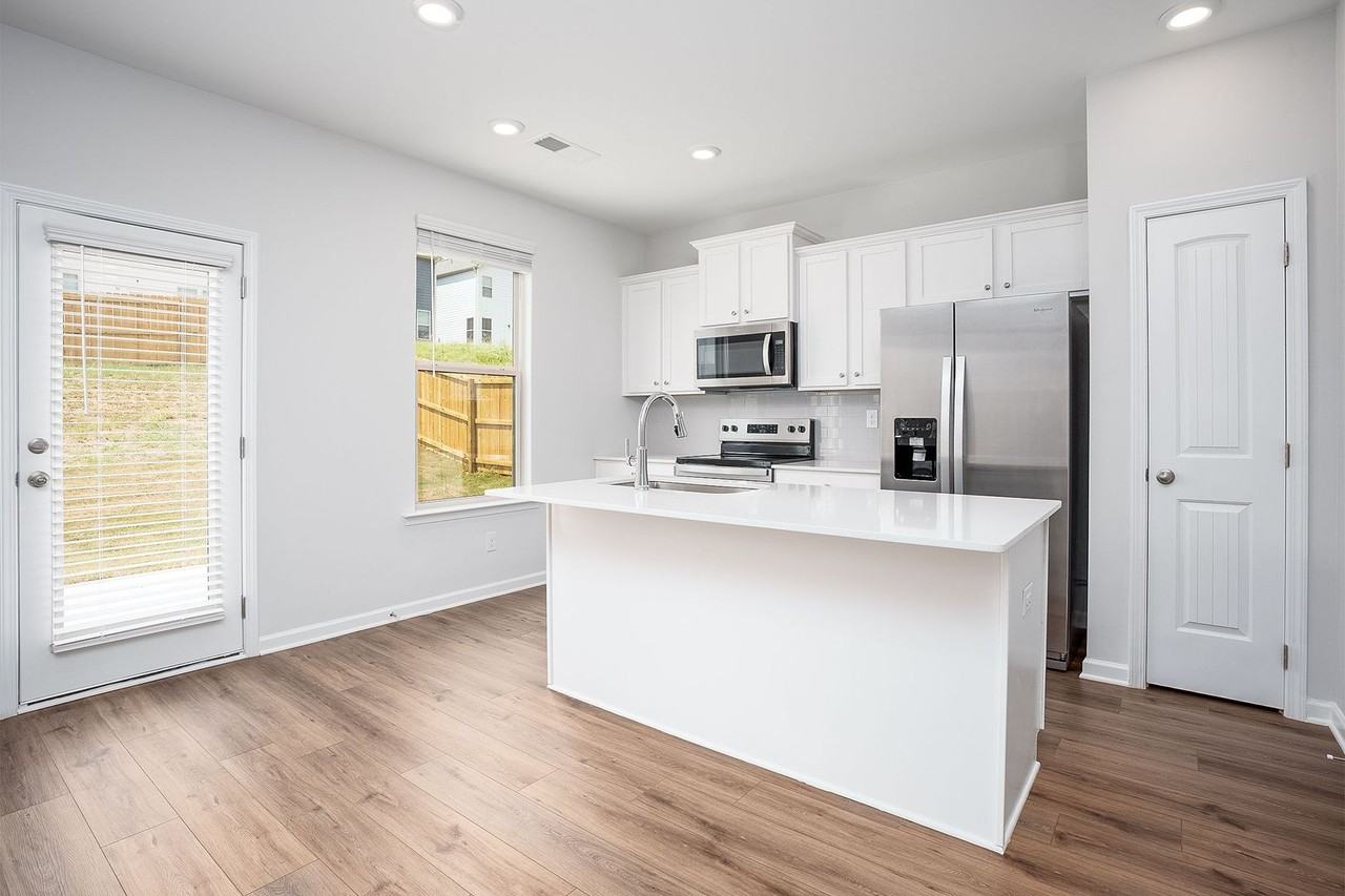 2626 Jansen Ave - Photo 5 of 36