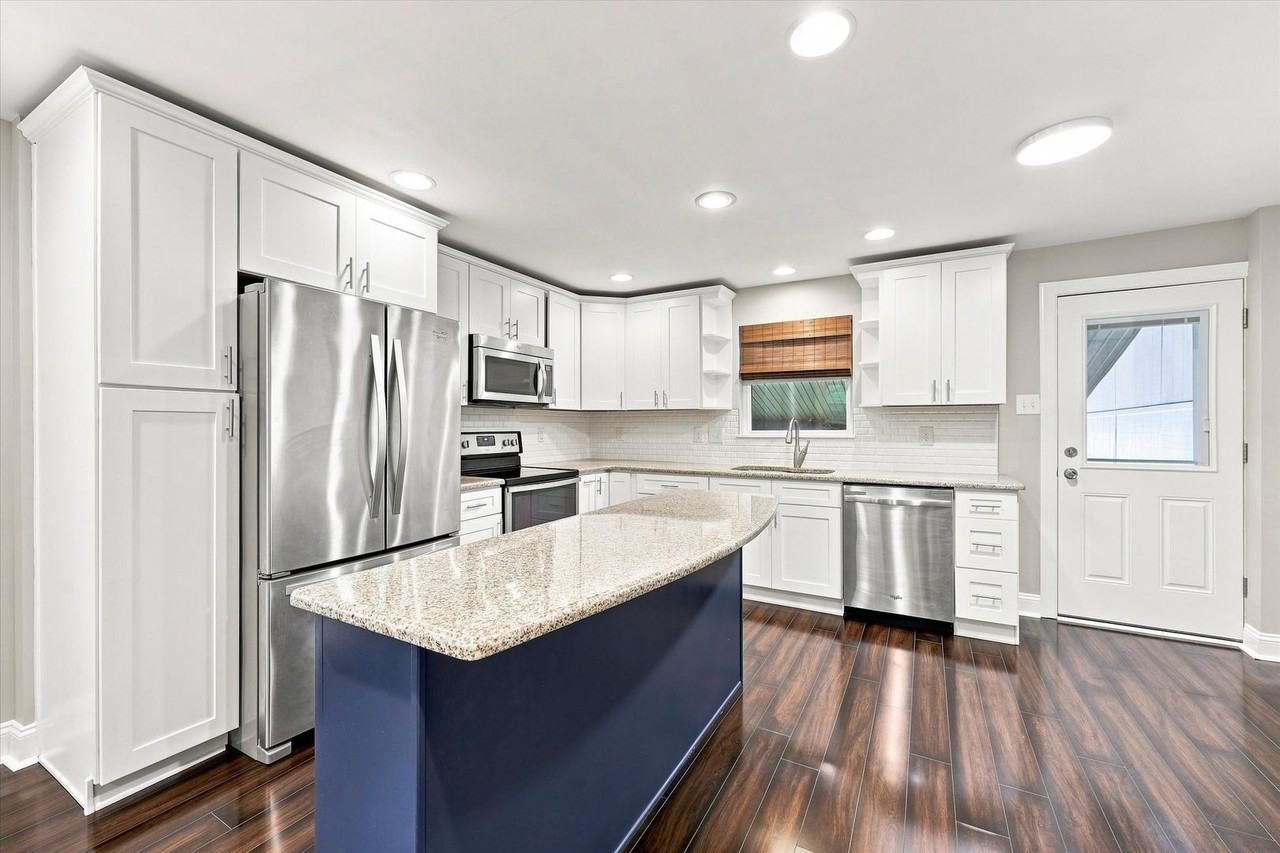 447 E 12th Ave - Photo 3 of 17