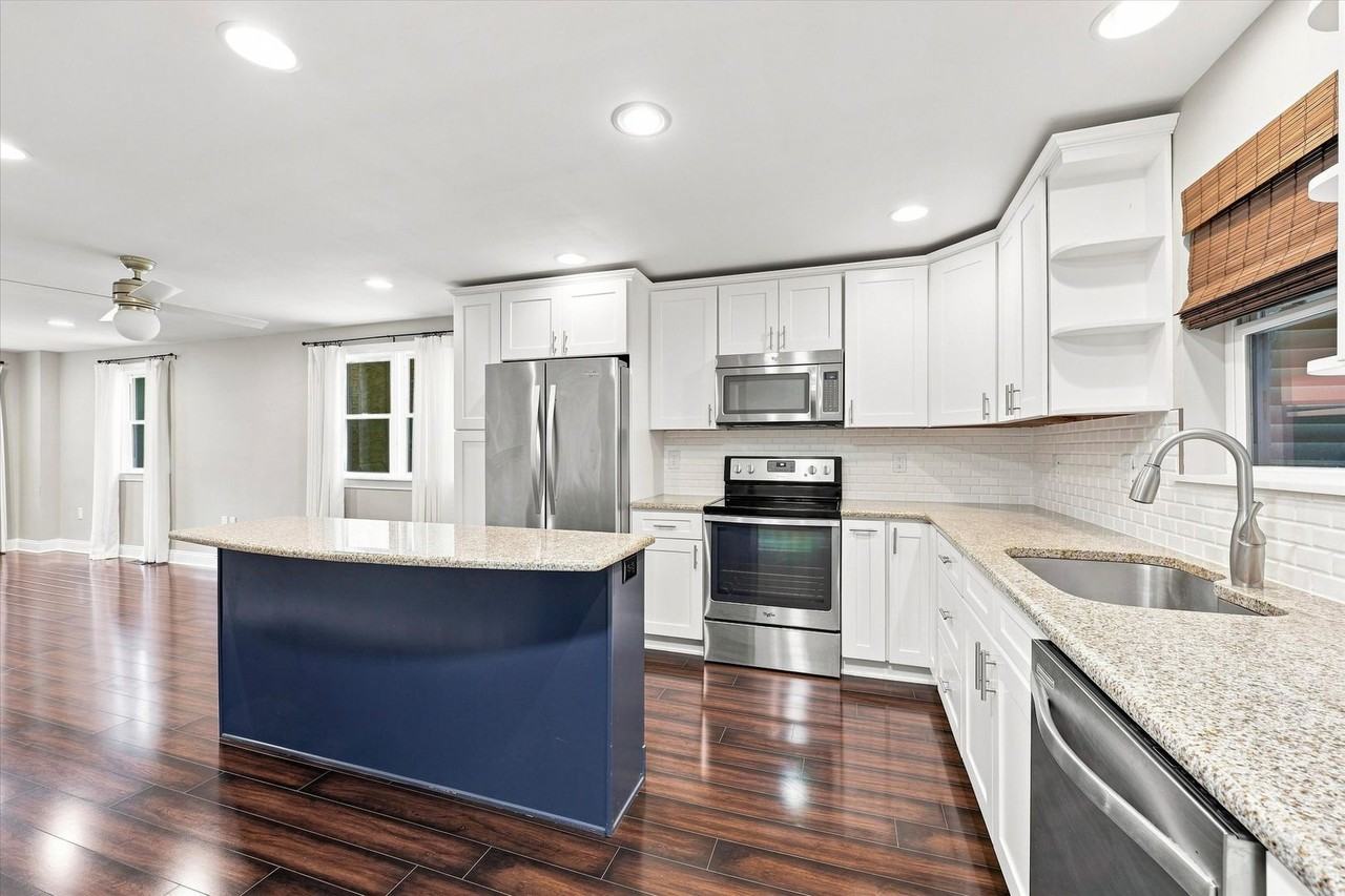 447 E 12th Ave - Photo 4 of 17