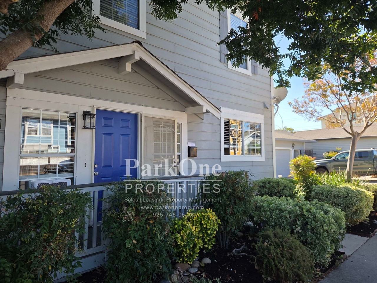 523 W 6th St - Photo 2 of 11
