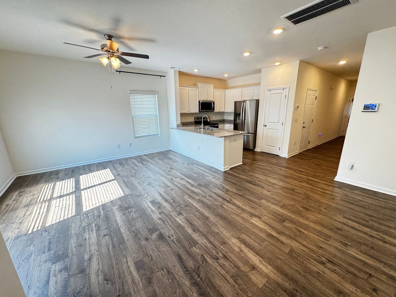 1075 Hammett Rd - Photo 7 of 32