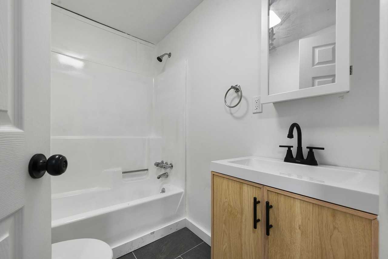420 Broadway Avenue - Photo 2 of 17