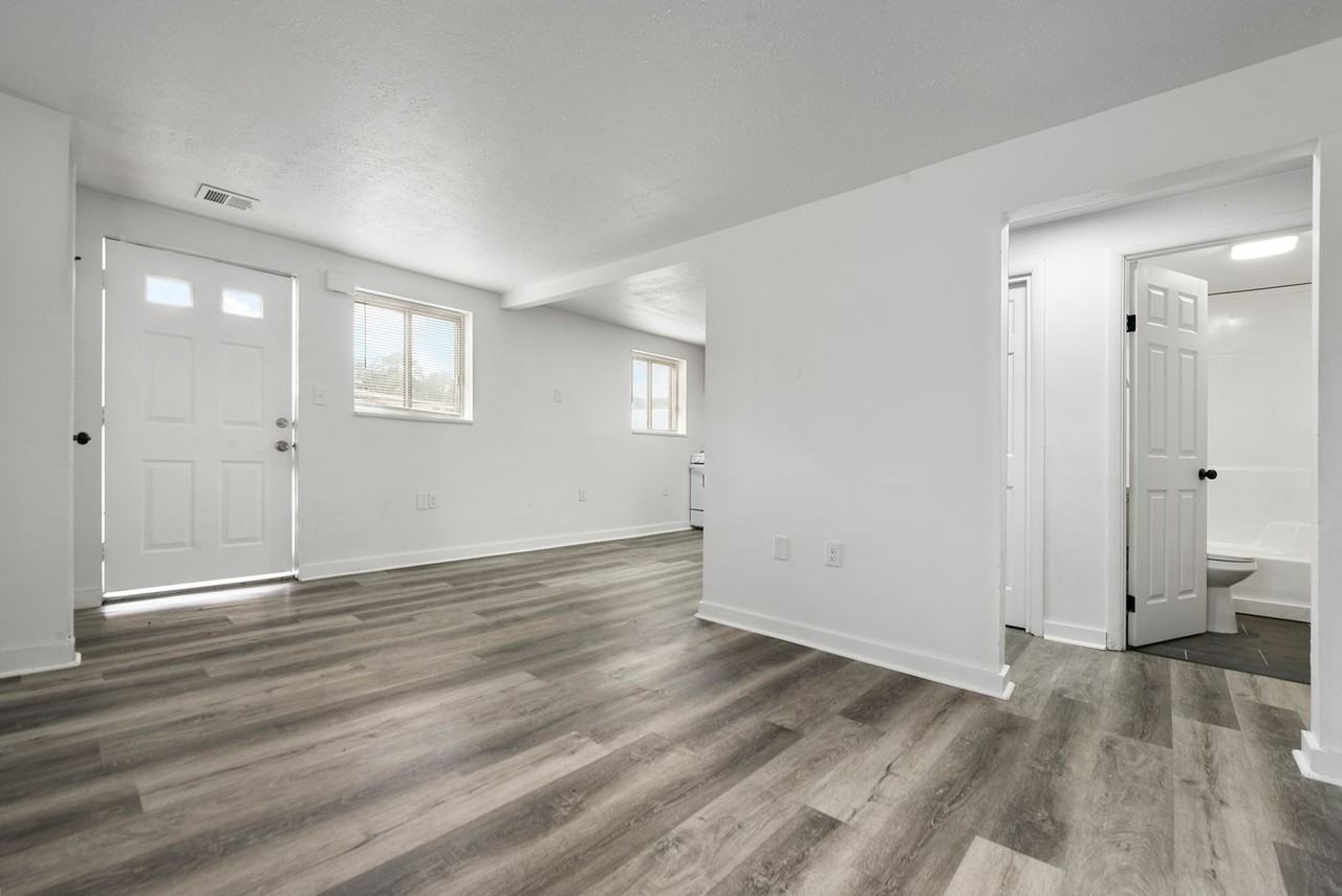 420 Broadway Avenue - Photo 3 of 17